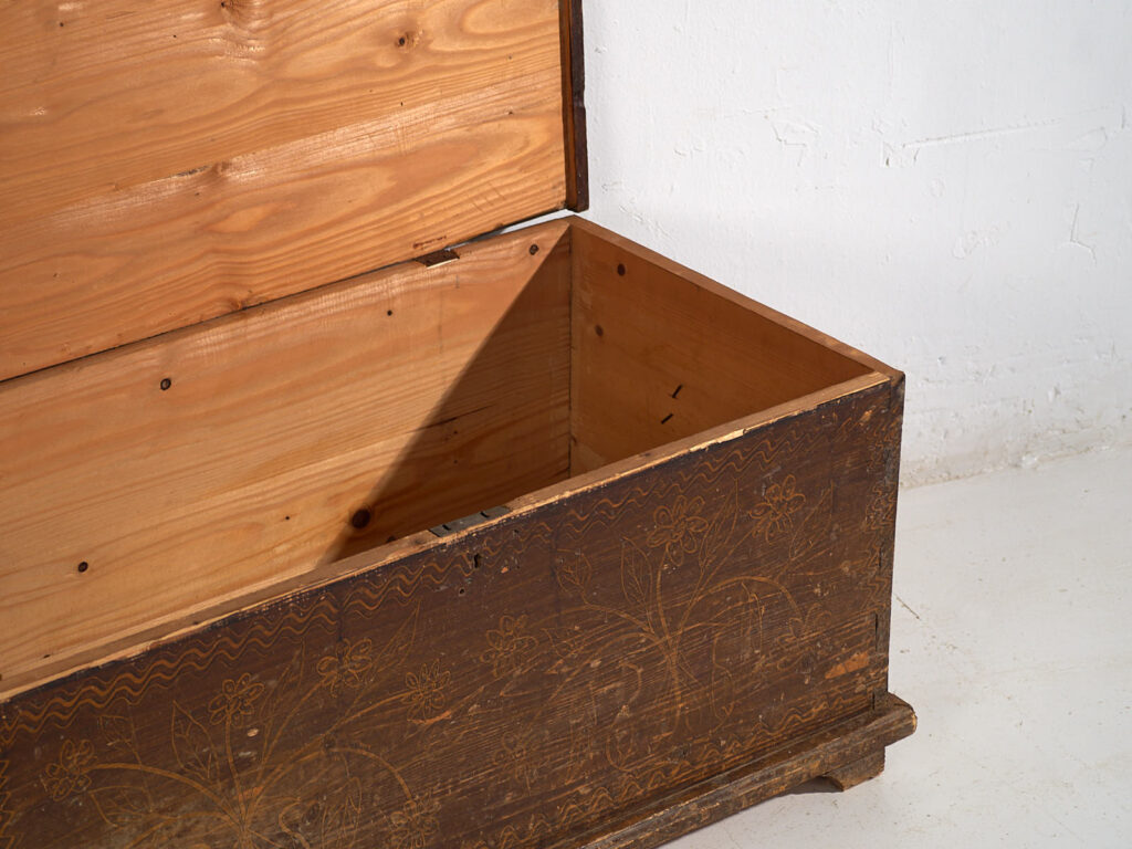 Antique chest with floral motifs (c.1920) #10