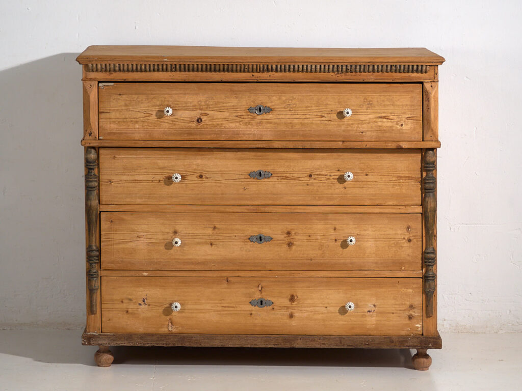 Antique French Provençal style chest of drawers (c.1920) #25