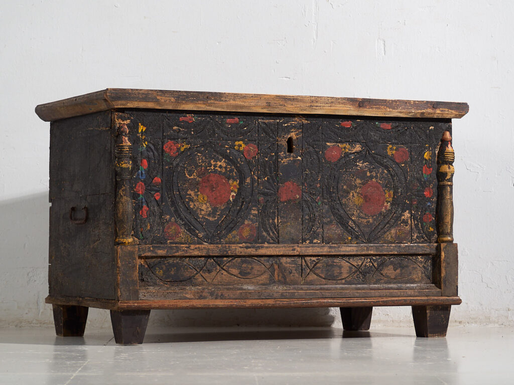 Antiguo cofre con decoración floral (c.1920) #8