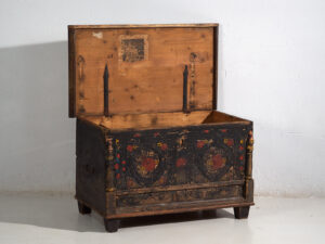 Antiguo cofre con decoración floral (c.1920) #8