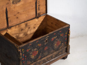 Antiguo cofre con decoración floral (c.1920) #8