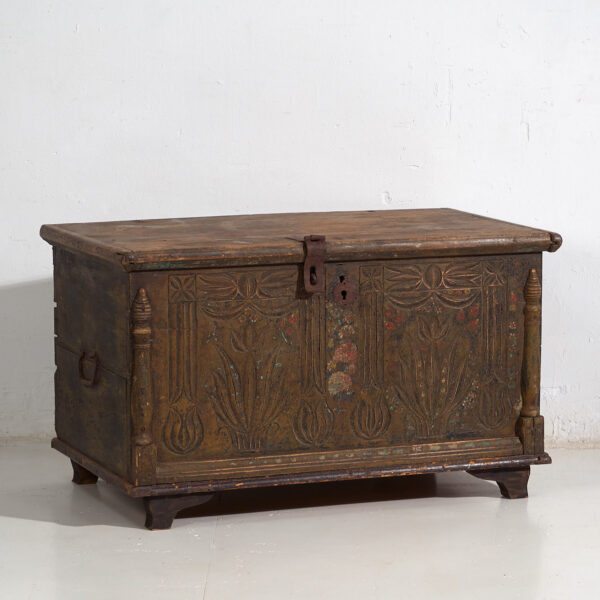 Arcón antiguo tallado con motivos florales (c.1820) #9