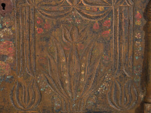 Arcón antiguo tallado con motivos florales (c.1820) #9