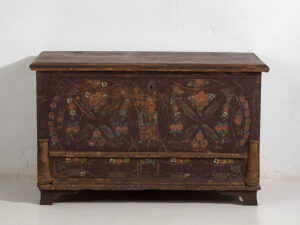 Cofre nupcial antiguo con decoración vegetal en relieve (c.1820) #10