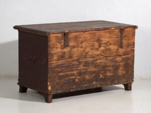 Cofre nupcial antiguo con decoración vegetal en relieve (c.1820) #10