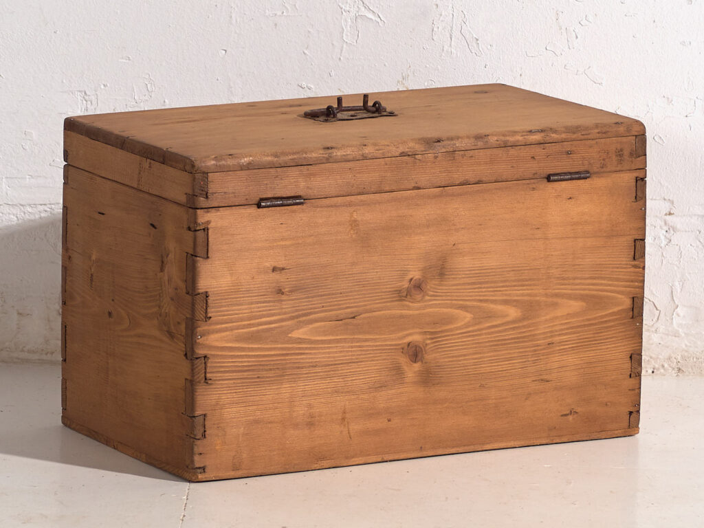 Pequeño cofre antiguo (c.1920) #11