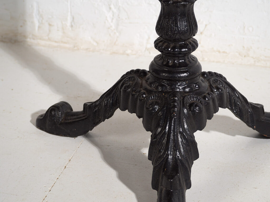 Antigua mesa redonda de jardín (c.1920) #16