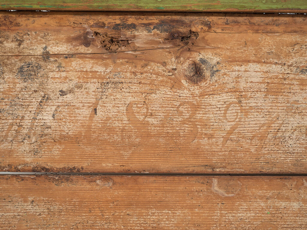 Coffre ancien à patine verte (Année 1839)