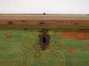 Coffre ancien à patine verte (Année 1839)