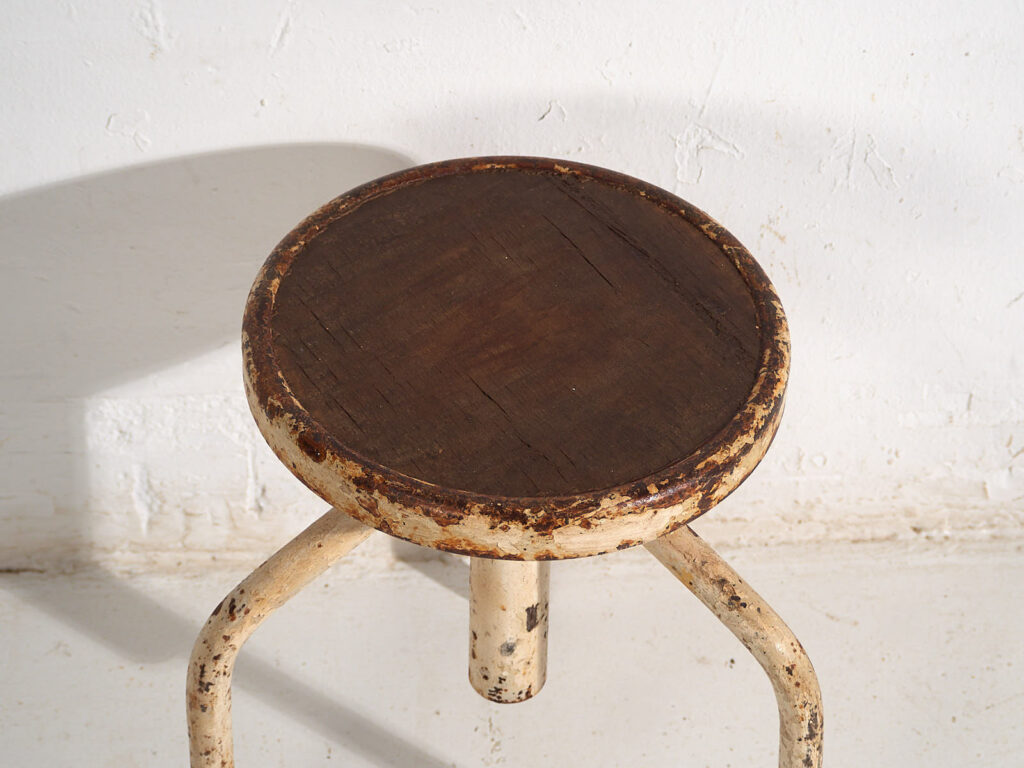 Taburete industrial con pátina de color blanco (c.1950) #7