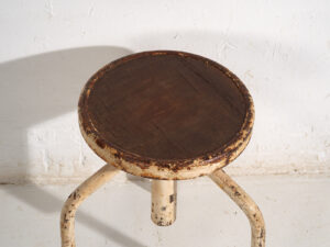 Taburete industrial con pátina de color blanco (c.1950) #7