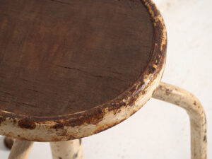 Taburete industrial con pátina de color blanco (c.1950) #7