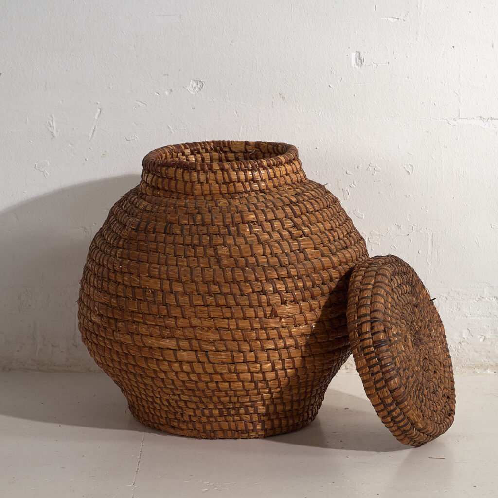 Antigua cesta de mimbre con tapa (c.1920) #43