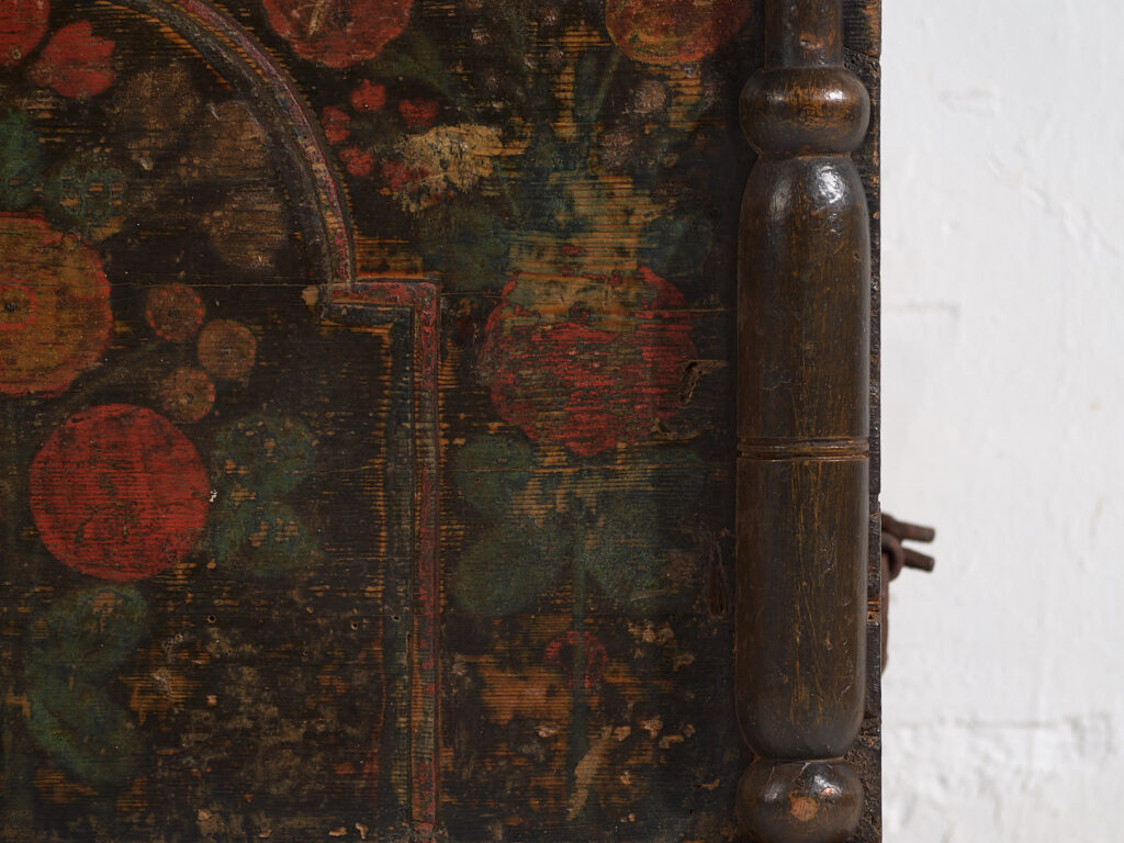 Baúl antiguo de estilo arte popular (Año 1838) #46