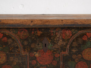 Baúl antiguo de estilo arte popular (Año 1838) #46