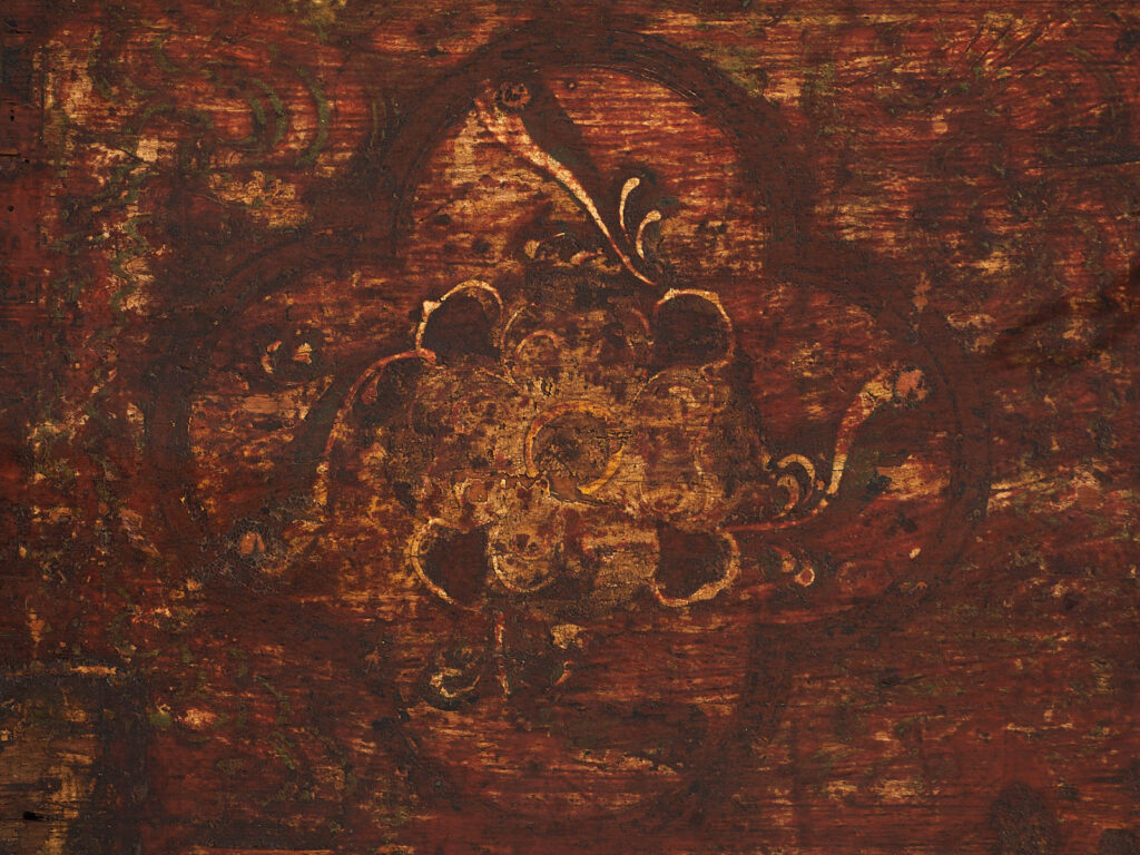 Arcón antiguo pintado con motivos florales y cerradura de hierro (c.1820) #47