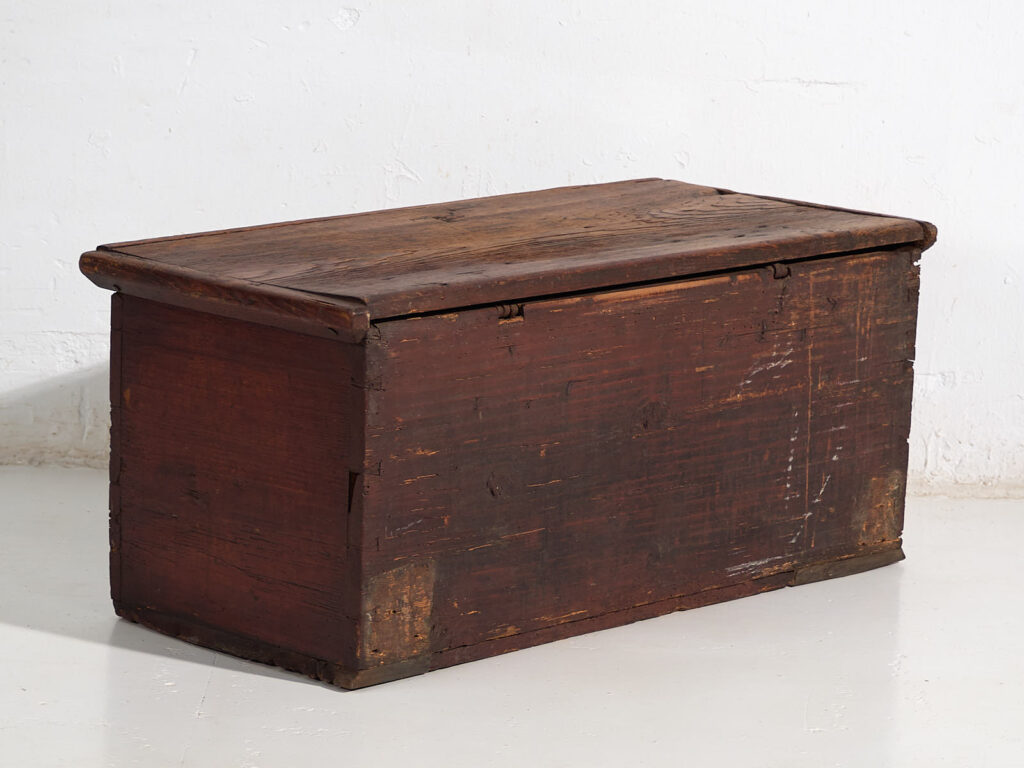 Arcón antiguo pintado con motivos florales y cerradura de hierro (c.1820) #47