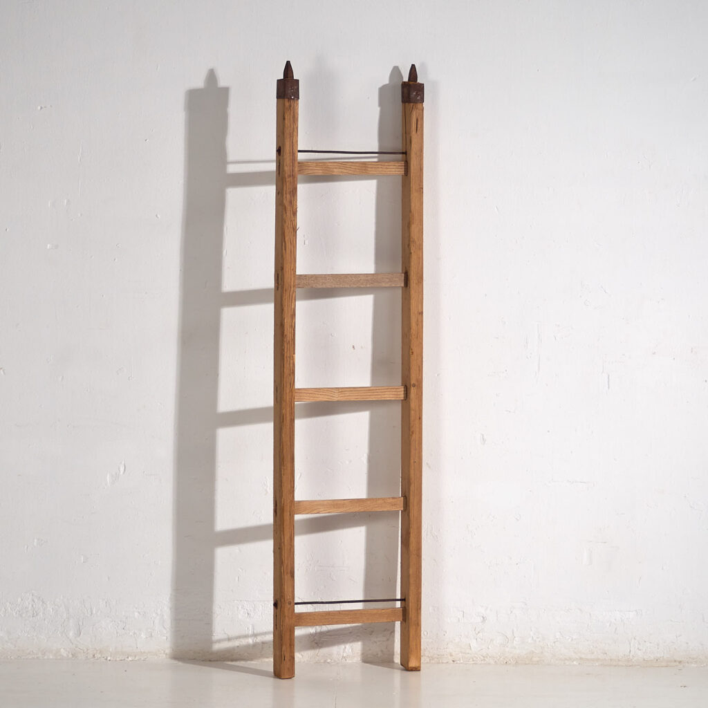 Escalera antigua de madera maciza (c.1920) #2