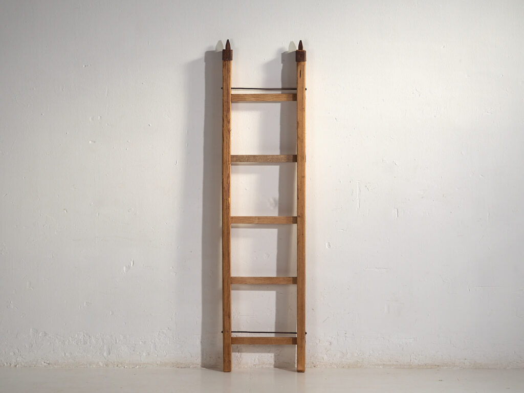 Escalera antigua de madera maciza (c.1920) #2