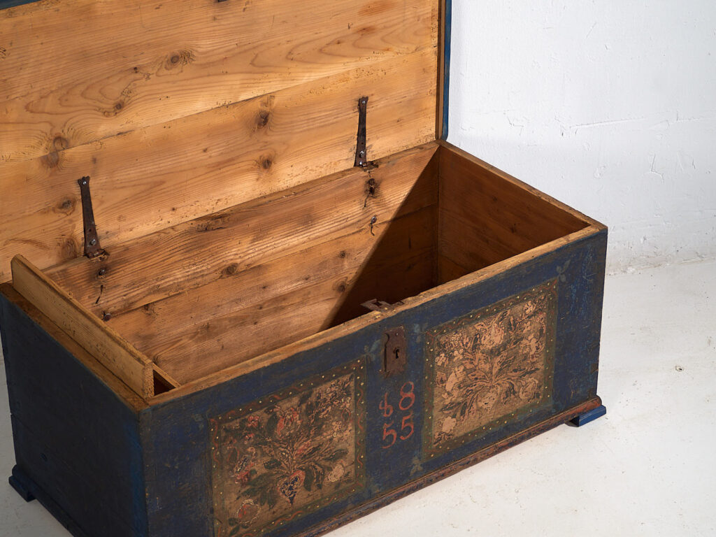 Antiguo baúl nupcial de color azul marino (Año 1855) #13