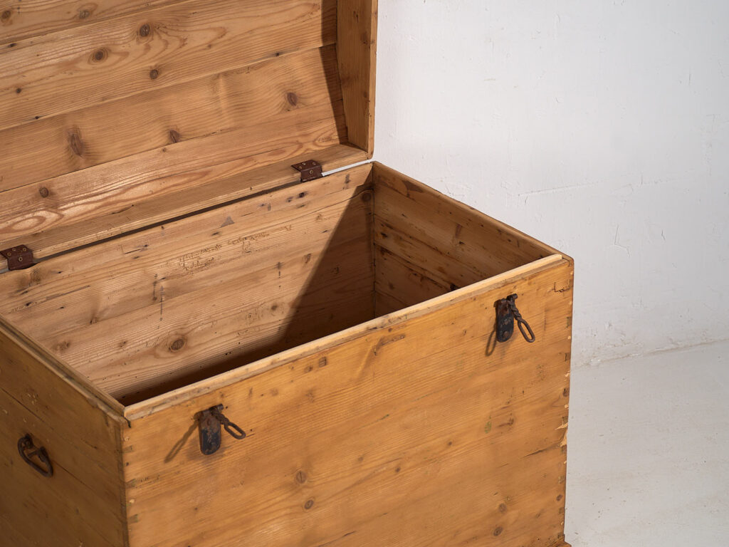 Antiguo cofre de madera maciza (c.1920) #16