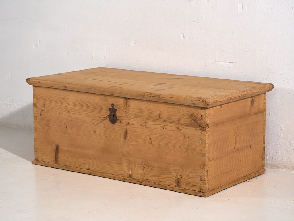 Baúl antiguo de madera maciza (c.1920) #2