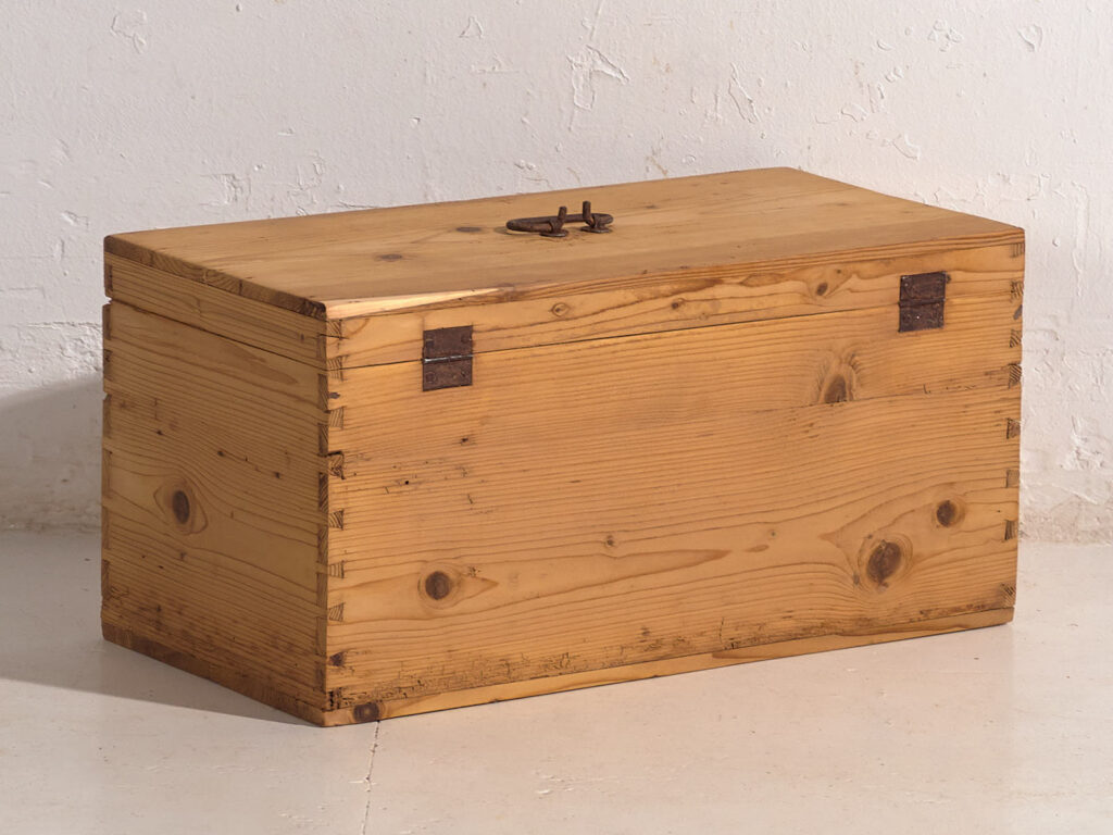 Coffre de voyage ancien en bois massif (c.1920) #2