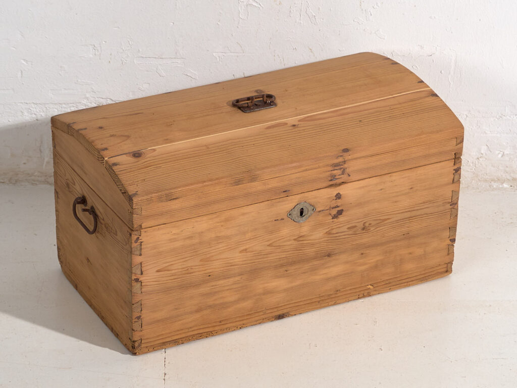 Pequeño cofre antiguo de viaje (c.1900) #1