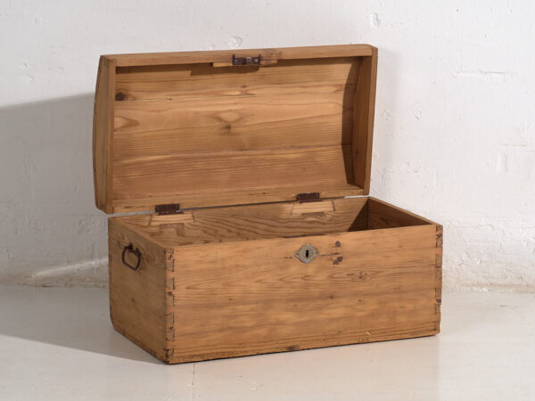 Pequeño cofre antiguo de viaje (c.1900) #1