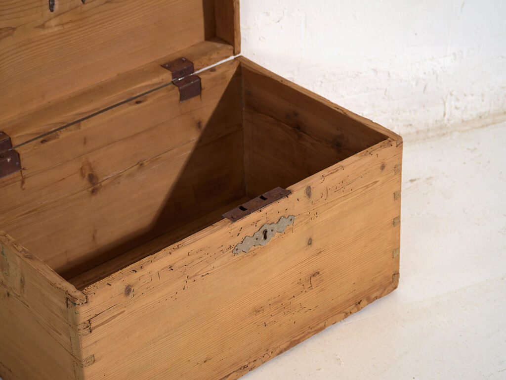 Cofre pequeño antiguo (c.1920) #2