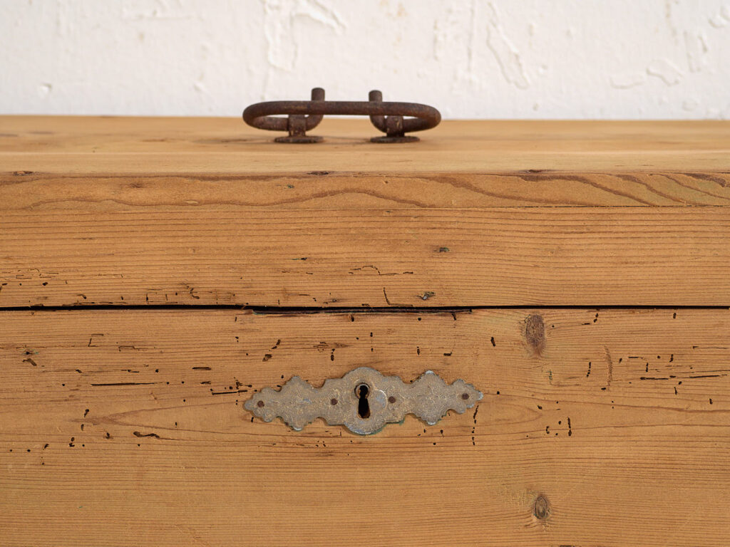 Cofre pequeño antiguo (c.1920) #2