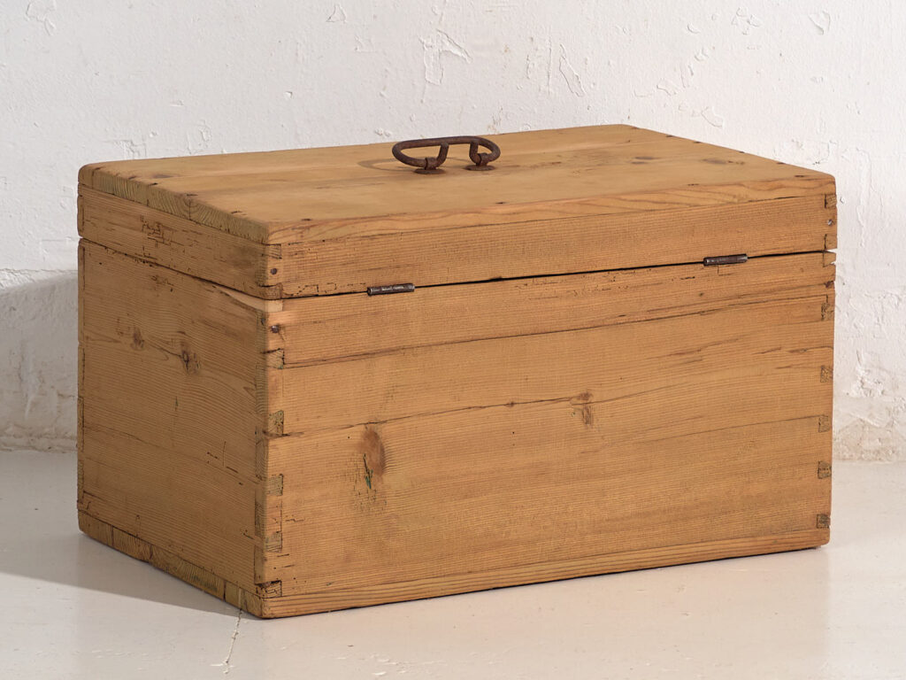 Cofre pequeño antiguo (c.1920) #2