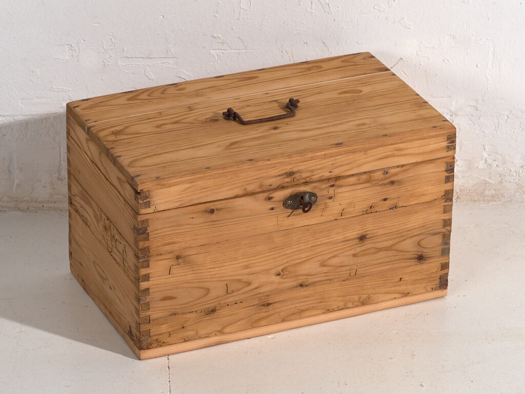 Cofre antiguo de madera maciza (c.1920) #6