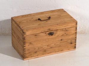 Cofre antiguo de madera maciza (c.1920) #6