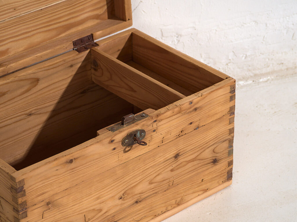 Cofre antiguo de madera maciza (c.1920) #6