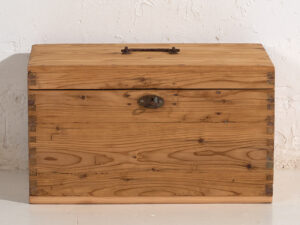 Cofre antiguo de madera maciza (c.1920) #6