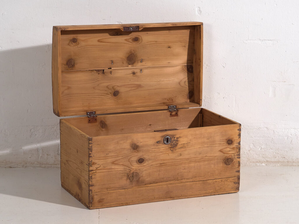 Cofre pequeño antiguo (c.1920) #8