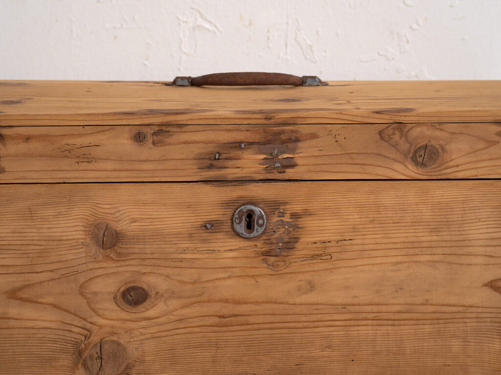 Cofre pequeño antiguo (c.1920) #8