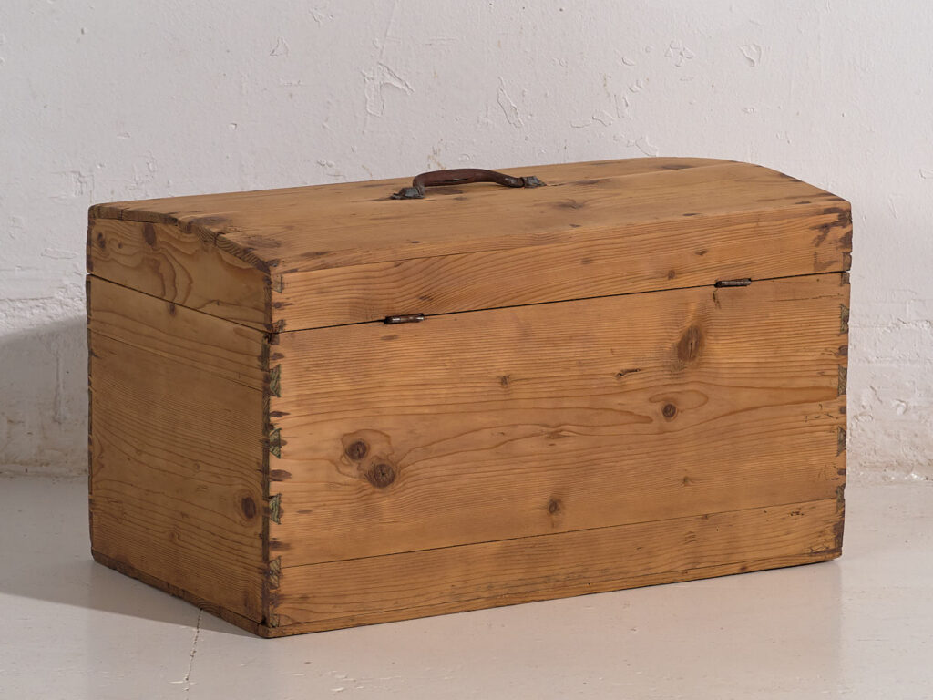 Cofre pequeño antiguo (c.1920) #8