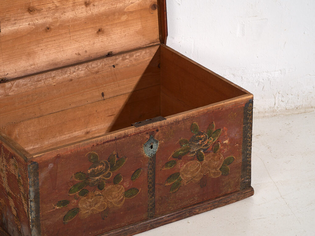 Small antique chest with floral motifs (c.1920) #30