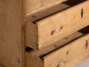 Antigua cómoda de tres cajones (c.1920) #36