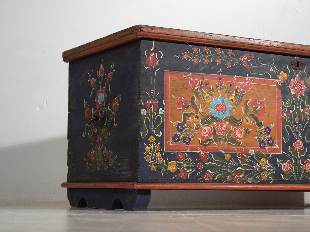 Antique trunk with floral motifs (c.1870) #67