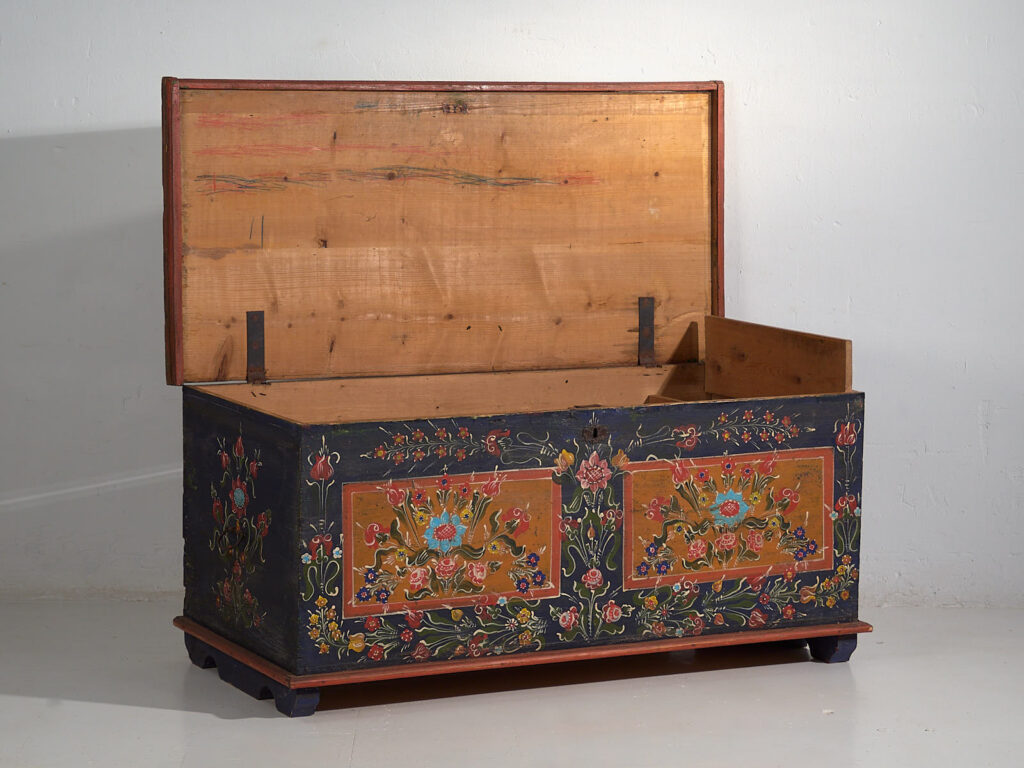 Antique trunk with floral motifs (c.1870) #67