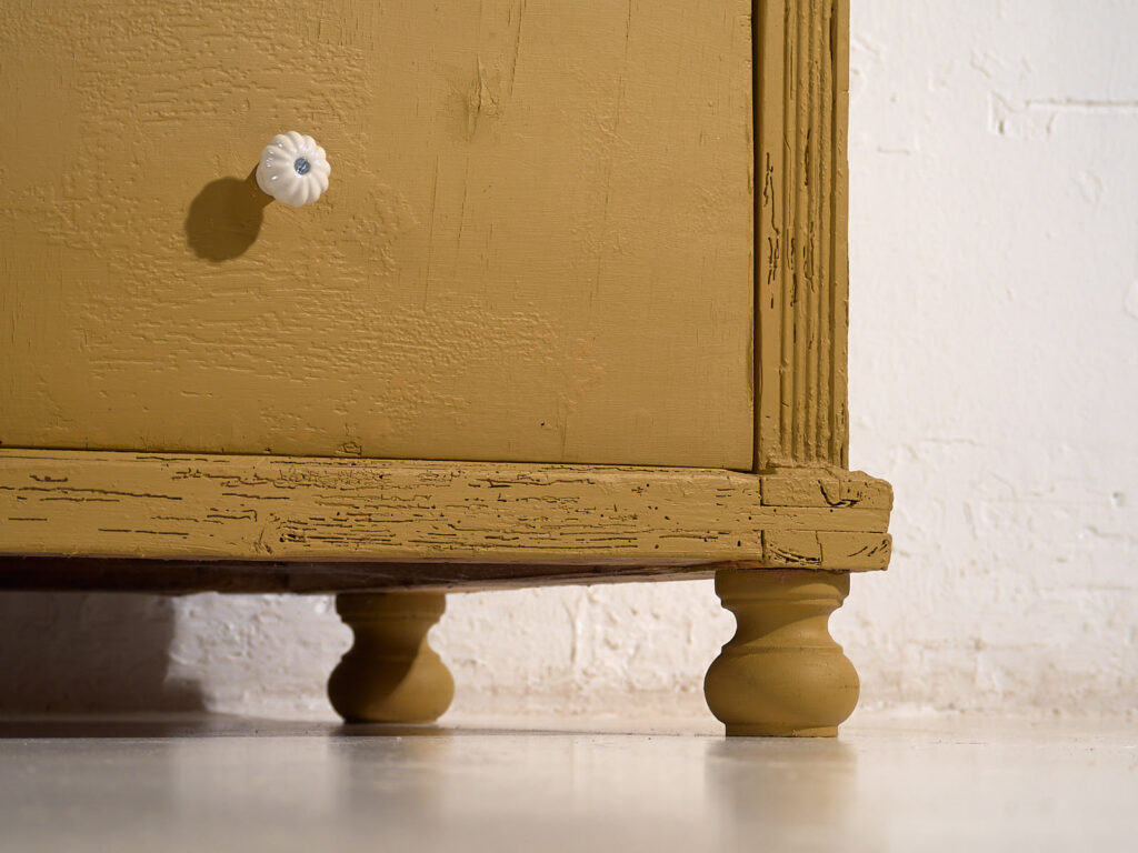 Cómoda grande antigua de color mostaza (c.1920) #78