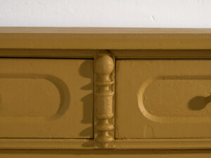 Cómoda grande antigua de color mostaza (c.1920) #78