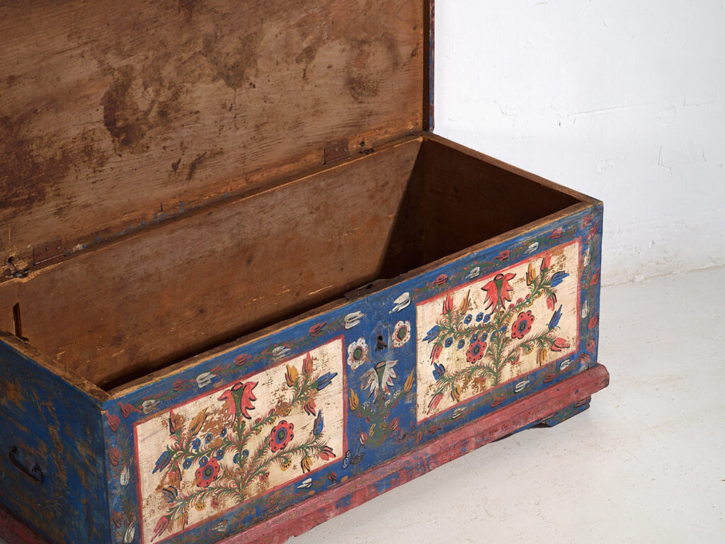 Antiguo cofre azul de estilo arte popular (c.1920) #93