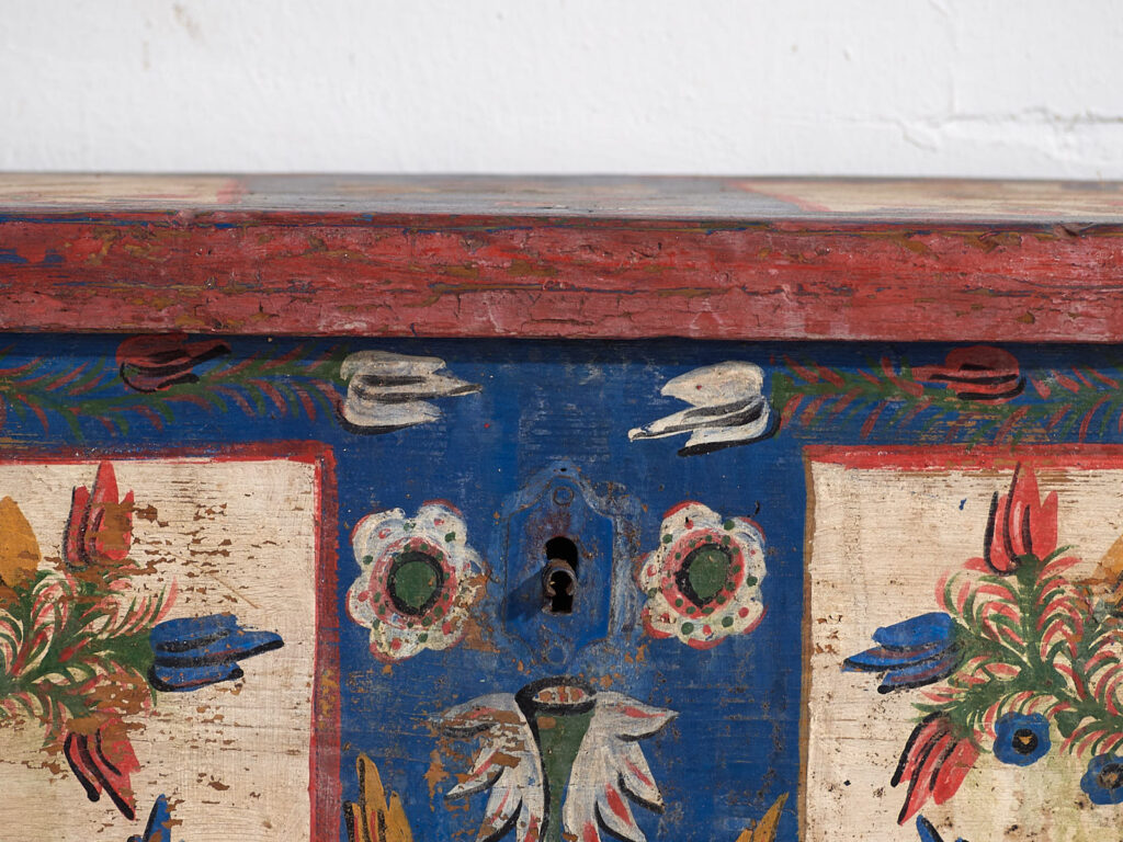 Antiguo cofre azul de estilo arte popular (c.1920) #93