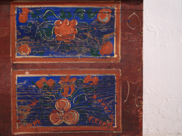 Arcón antiguo pintado a mano con motivos florales (Año 1907) #100