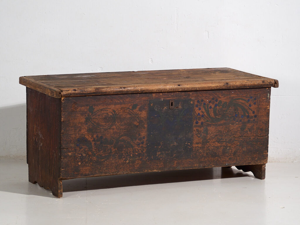 Arcón antiguo de estilo arte popular (c.1920) #101