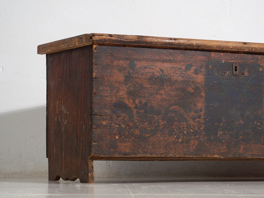 Arcón antiguo de estilo arte popular (c.1920) #101